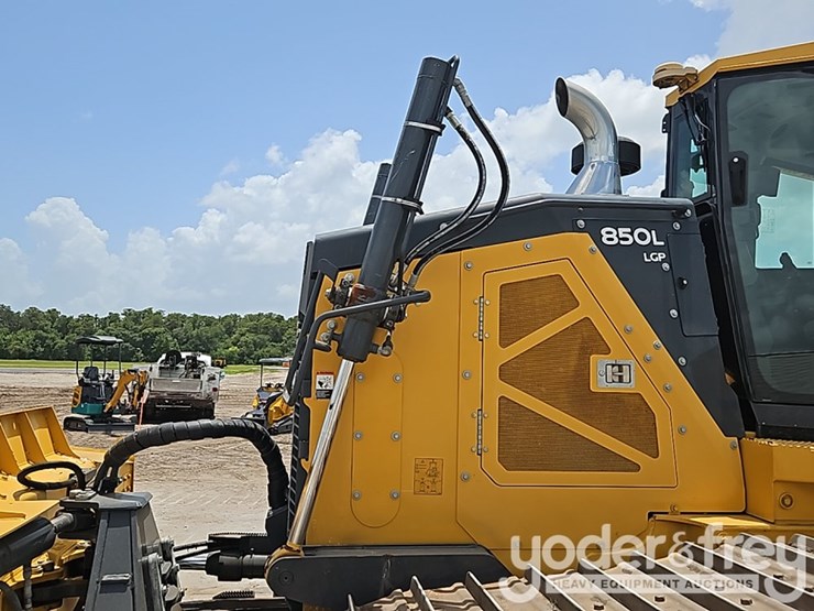 2022-deere-850l-lgp-image-19