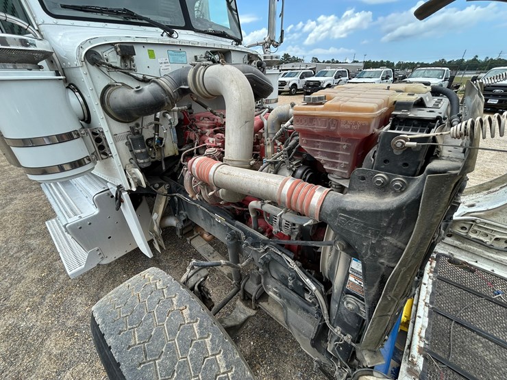 2013-peterbilt-367-image-18