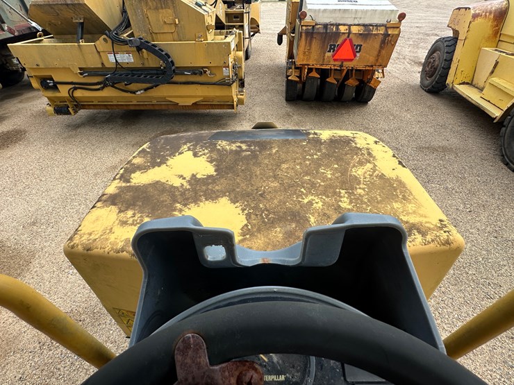 caterpillar-cb34xw-image-31