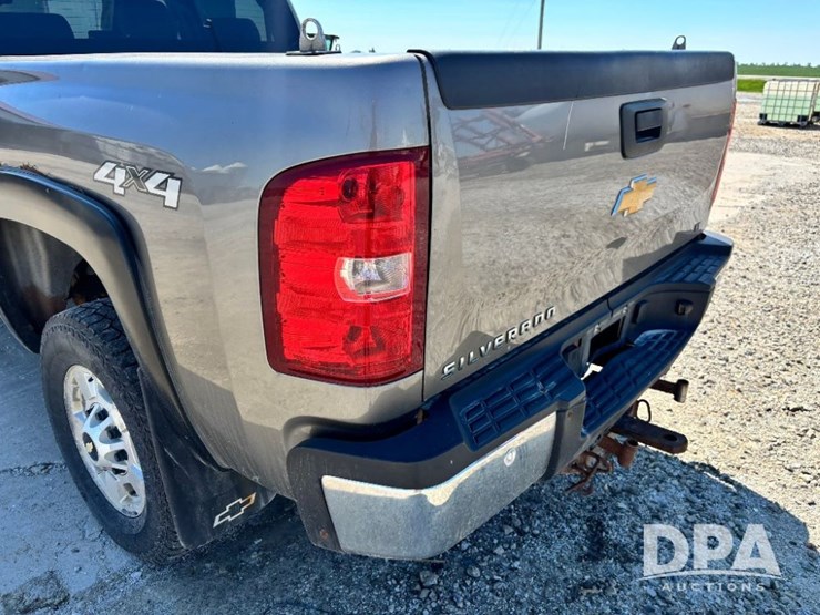 2013-chevrolet-silverado-2500-lt-image-33