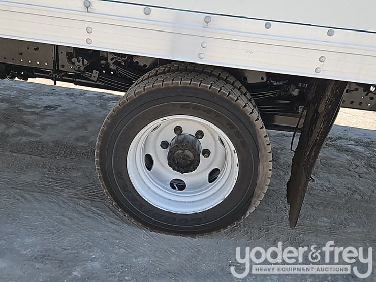 2019-hino-195-image-14