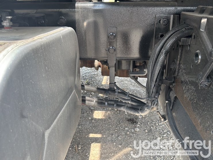 2017-international-durastar-4300-image-12