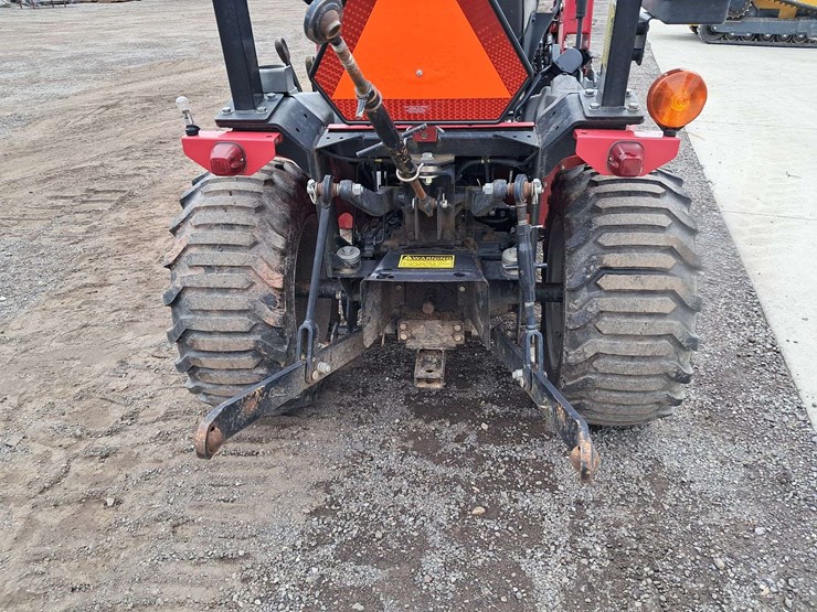 2022-mahindra-max25xlh-4wd-tractor-image-4