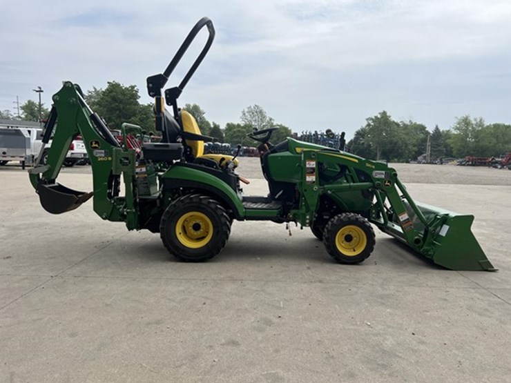 2024-john-deere-1025r-image-12