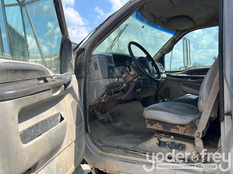 2000-ford-f750-image-23