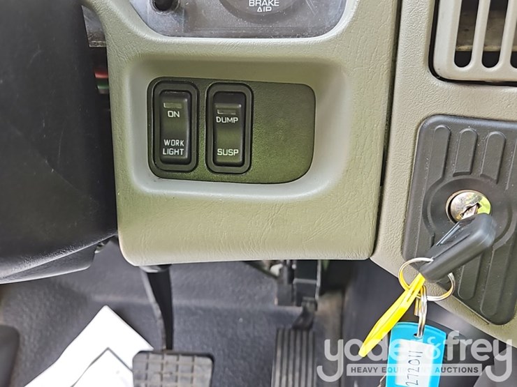2017-international-durastar-4300-image-48