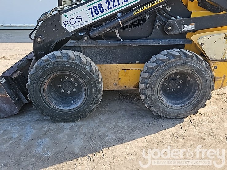 2020-new-holland-l234-image-14