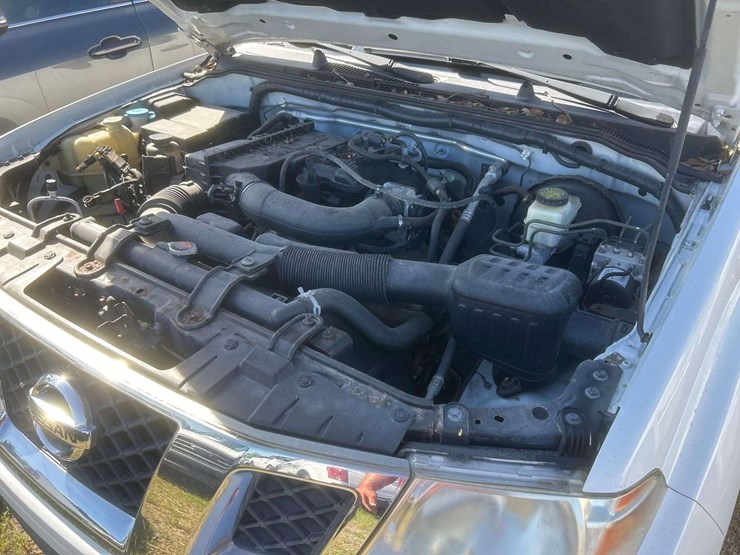 2015-nissan-frontier-sv-image-7