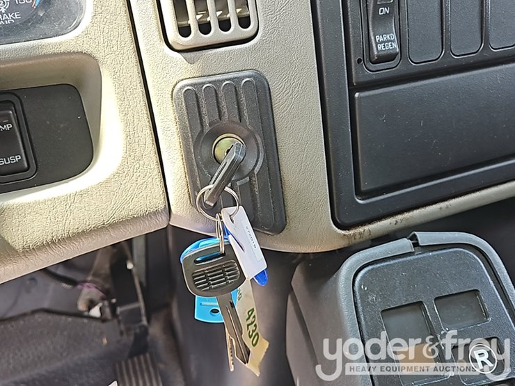 2017-international-durastar-4300-image-44