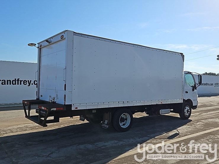 2019-hino-195-image-5