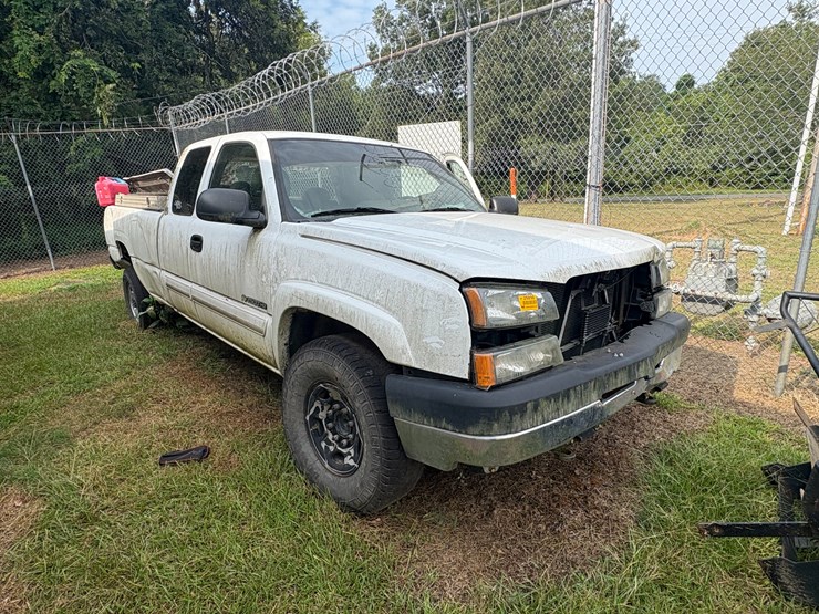 2004-chevrolet-silverado-image-1