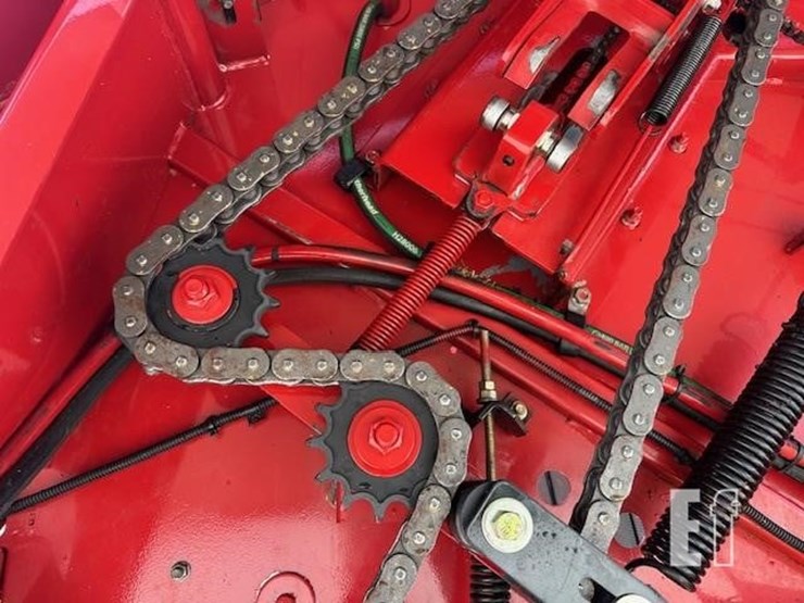 new-holland-roll-belt-560-image-22