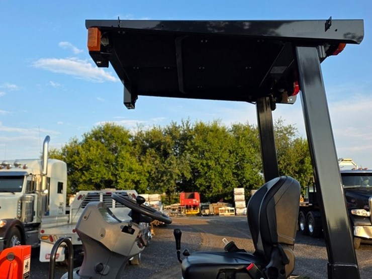 2023-kubota-r430-image-22