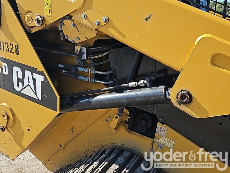 2015-caterpillar-257d-image-10