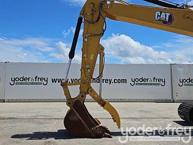 2022-caterpillar-320-image-17