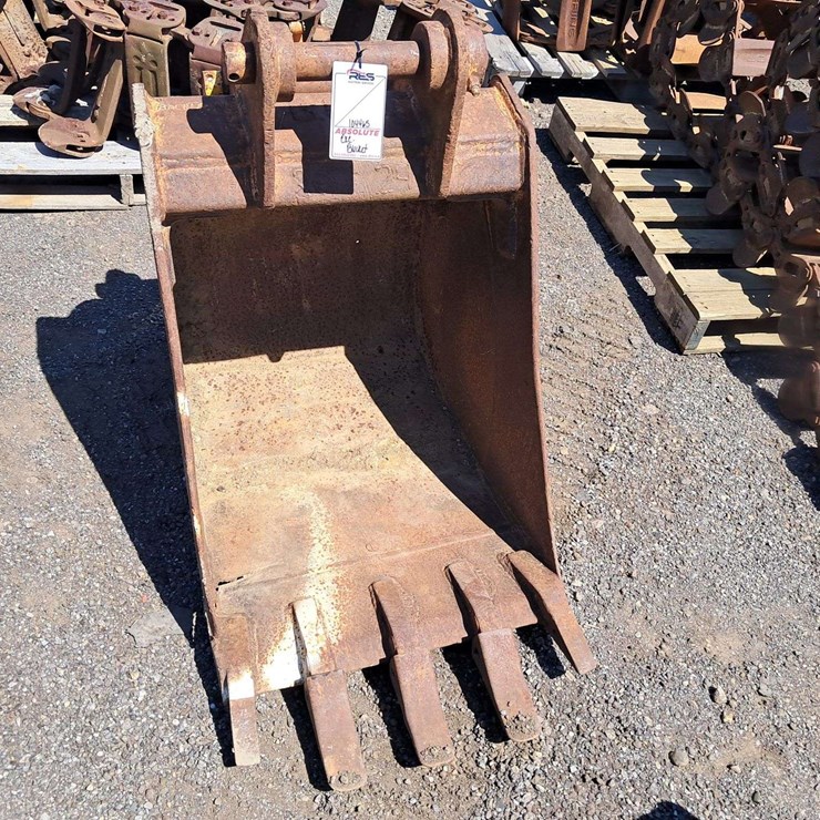Werk Brau 24" Bucket w/ Teeth
