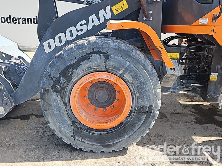 2019-doosan-dl250-5-image-18