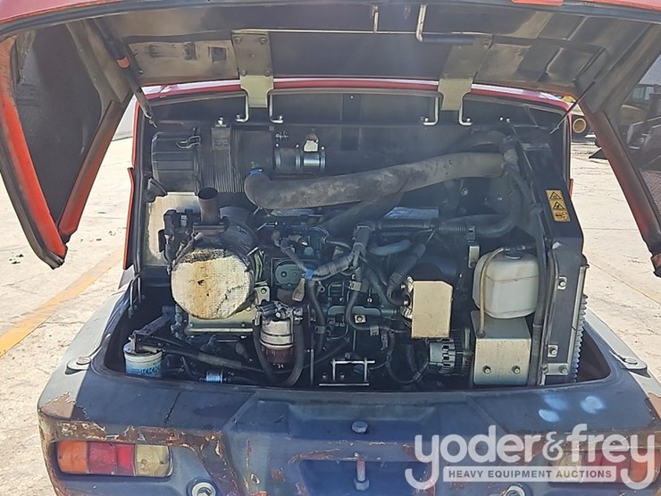 2018-kubota-r530-image-8