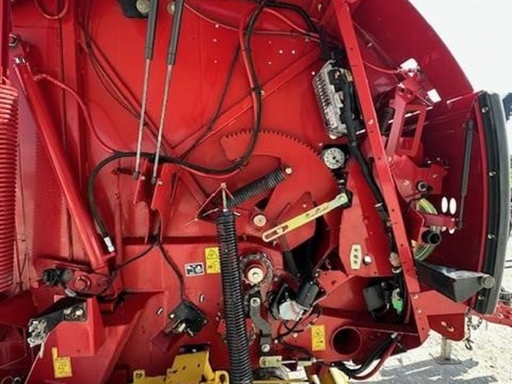 new-holland-roll-belt-560-image-18