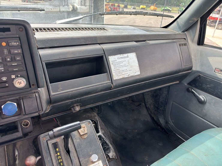 1991-gmc-c7-cab-&-chassis-truck-image-32