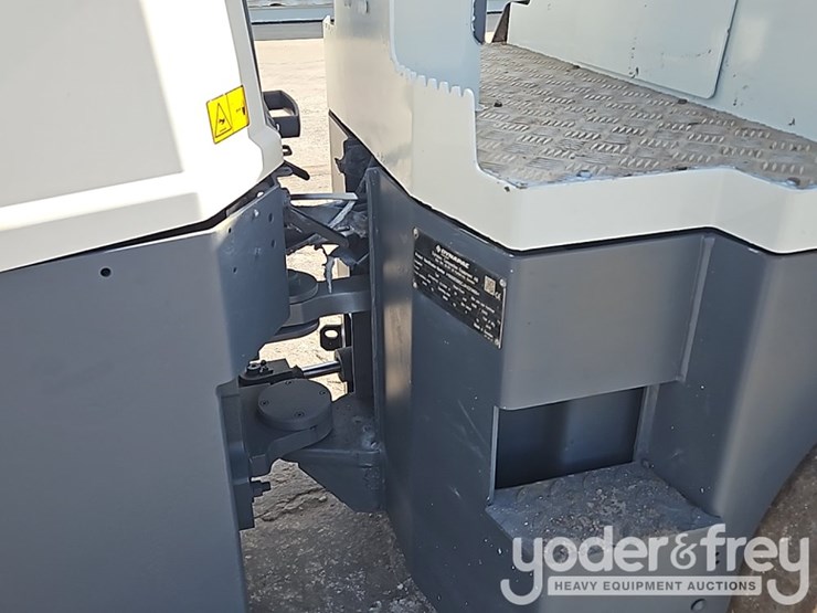 2018-dynapac-cc1200-image-12