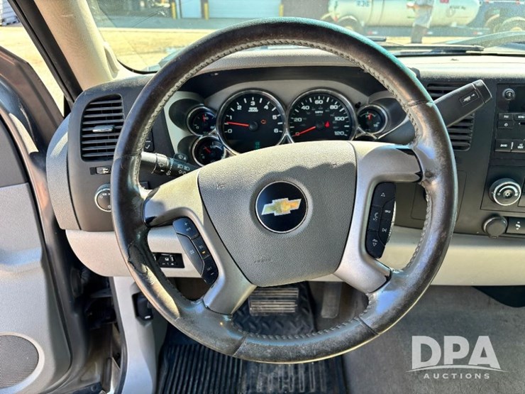 2013-chevrolet-silverado-2500-lt-image-76