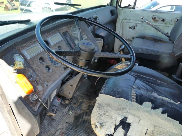 1991-ford-l8000-image-11
