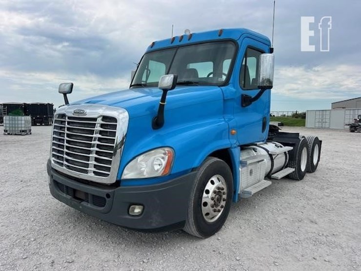 2013-freightliner-cascadia-113-image-12