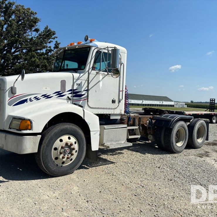 1999 PETERBILT 385