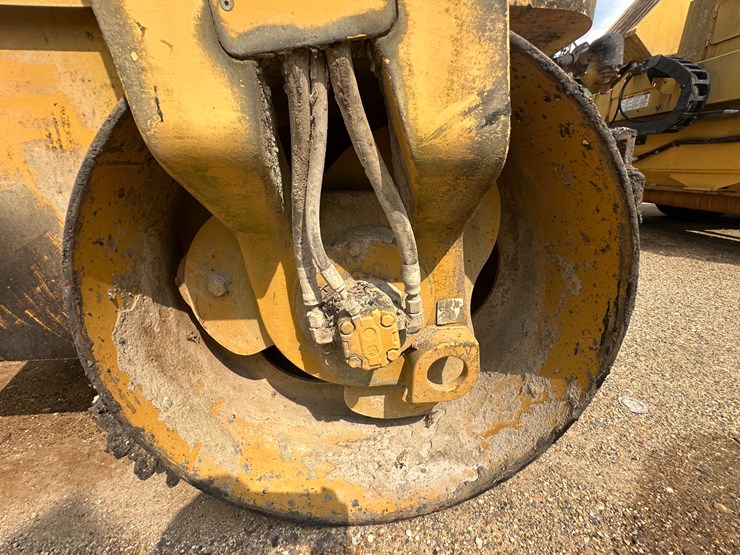 caterpillar-cb34xw-image-9