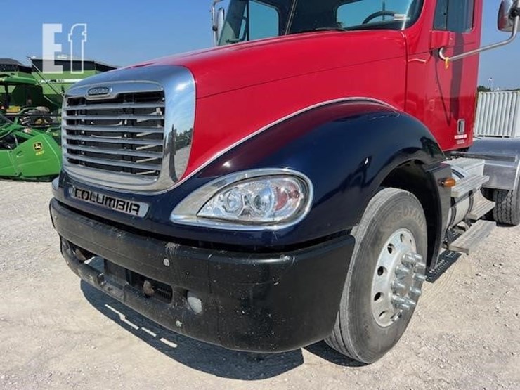 2006-freightliner-columbia-120-image-13