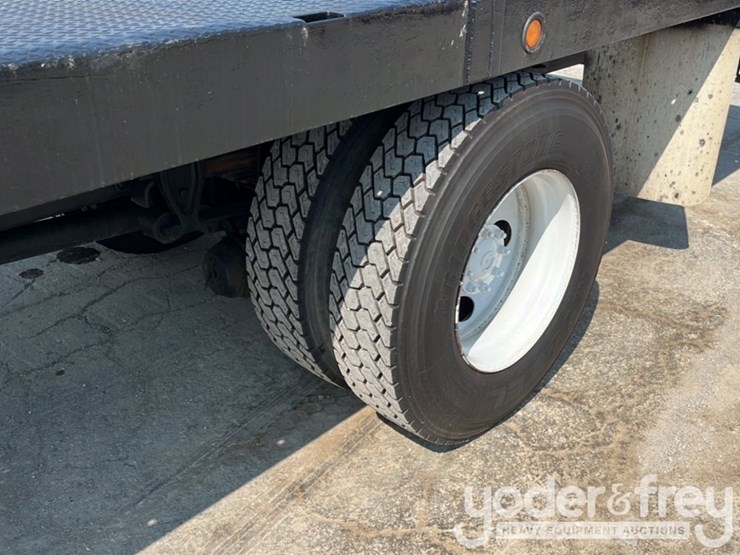2015-hino-268-image-10