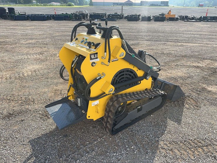 2025-land-hero-mini-stand-on-skid-loader-image-3