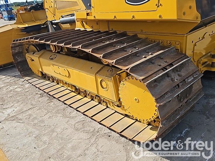 2022-deere-750l-image-24