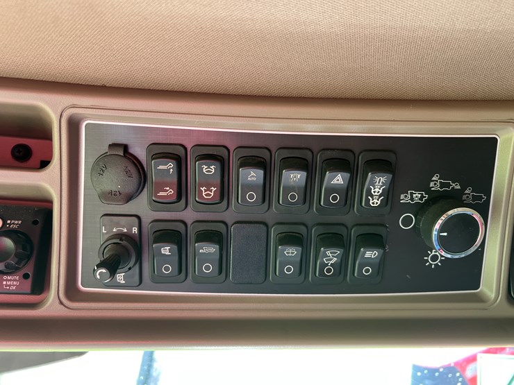 2023-case-ih-8250-image-24