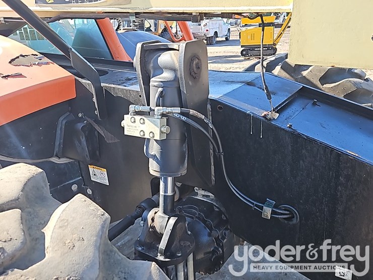 2018-jlg-1055-image-10