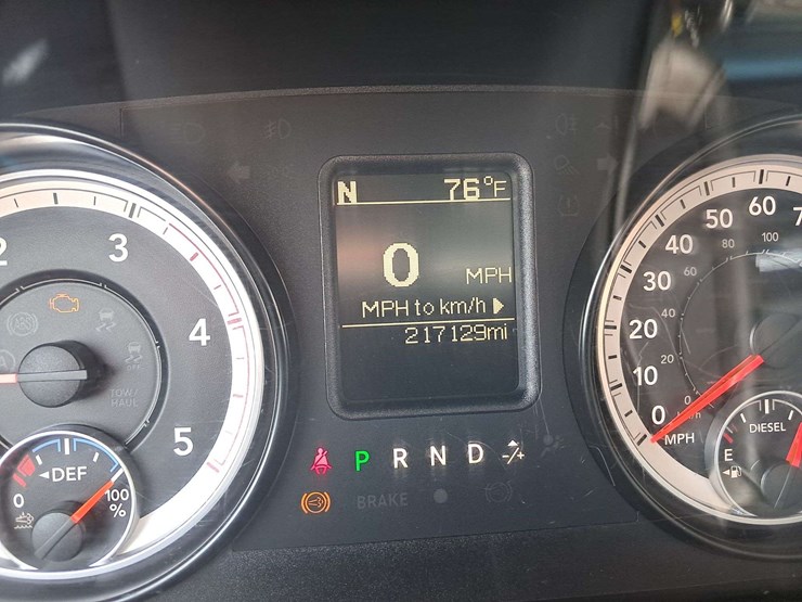 2016-ram-3500-crew-cab-pickup-image-19