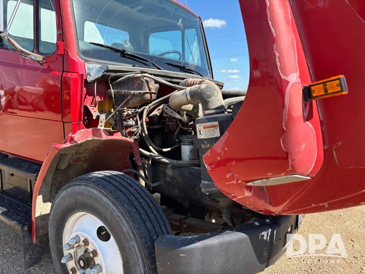 1995-freightliner-fl80-image-33