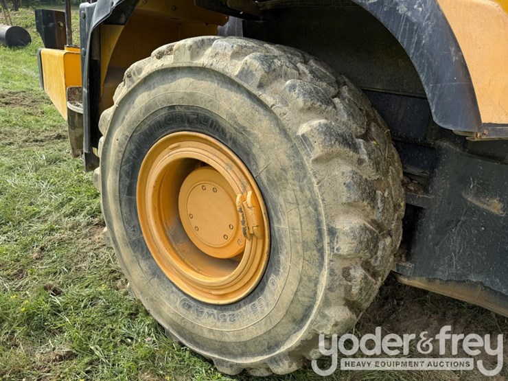 2005-jcb-718-image-13