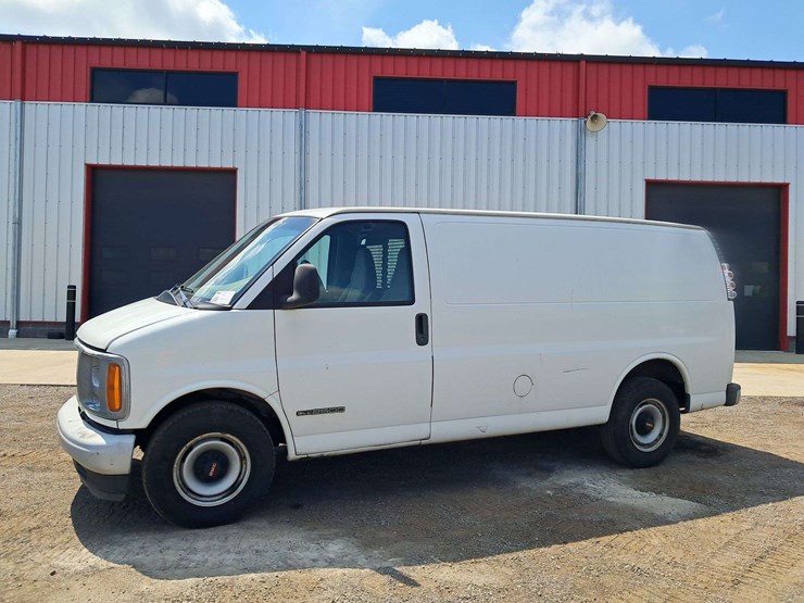 2001-gmc-savana-express-van-image-2