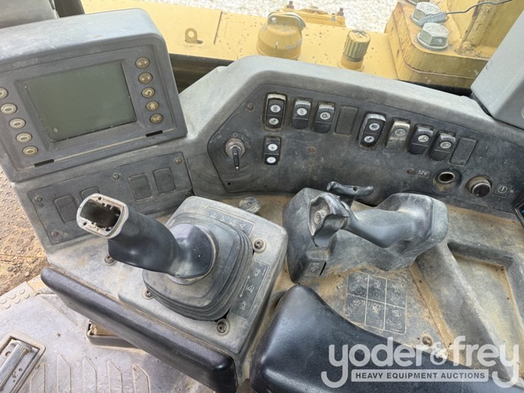 2005-caterpillar-d8t-image-37