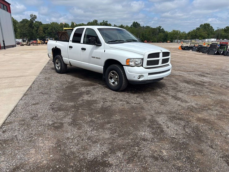 2002-dodge-ram-crew-cab-pickup-image-2