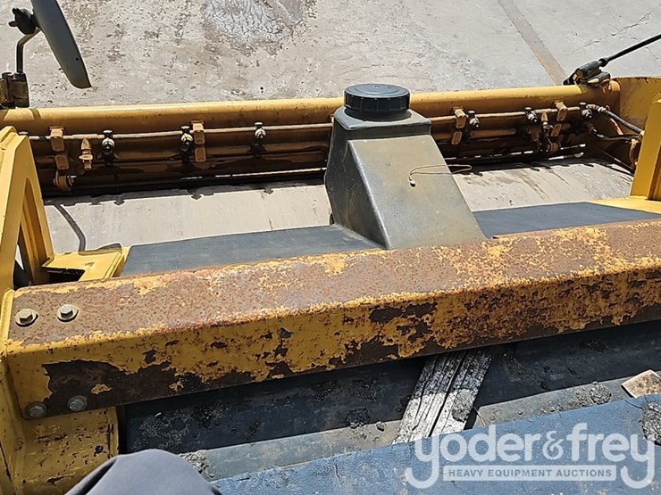 2011-caterpillar-cb54-image-23