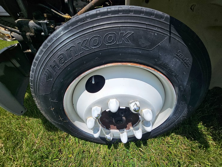 2000-freightliner-fl60-image-87