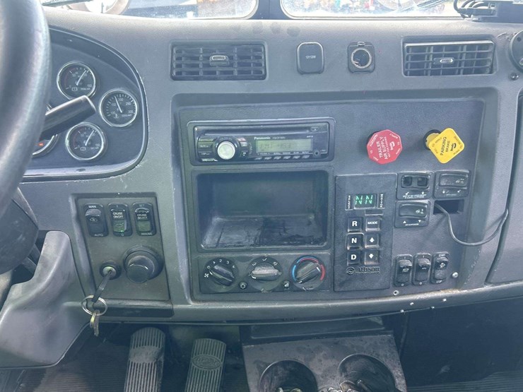 2012-peterbilt-382-image-10