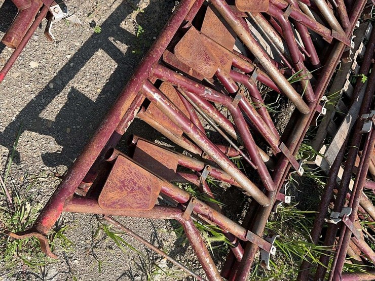 pallet-of-(3)-cattle-headlocks-image-3