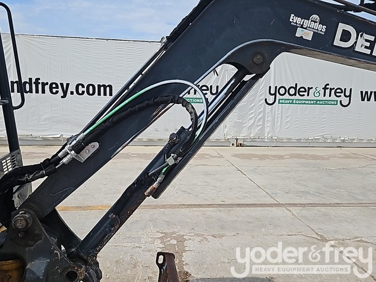 2017-deere-30g-image-15