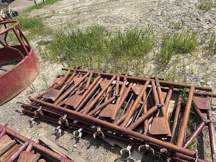pallet-of-(3)-cattle-headlocks-image-1