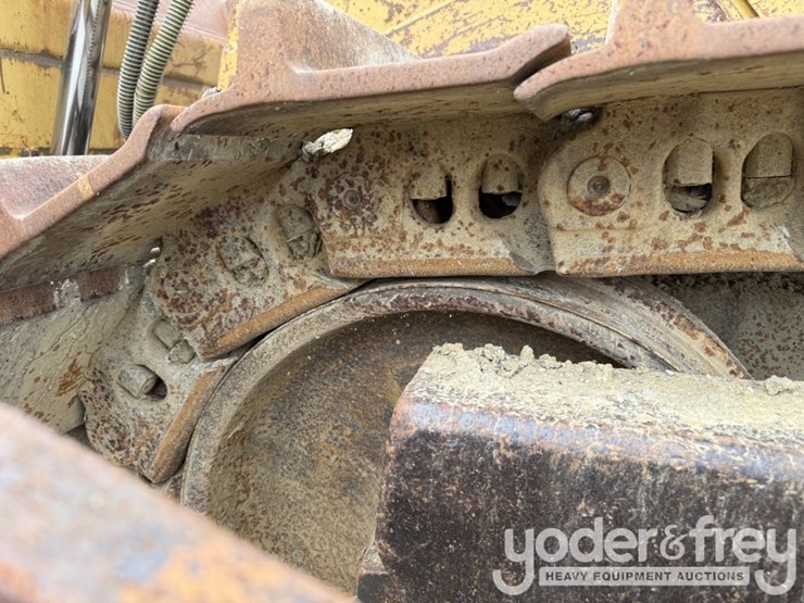 2005-caterpillar-d8t-image-24