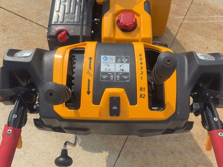 2023-cub-cadet-3x30-hd-snowblower-image-11